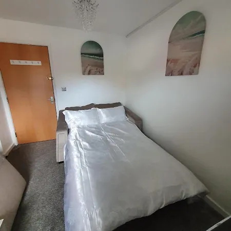 Elegant 1-br Flat With Free Private Parking, Kitchen & Wi-fi Middlesbrough