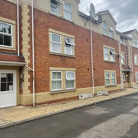 Elegant 1-br Flat With Free Private Parking, Kitchen & Wi-fi *