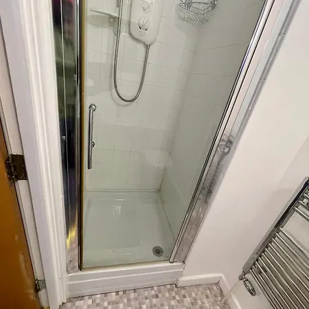 Elegant 1-br Flat With Free Private Parking, Kitchen & Wi-fi Middlesbrough